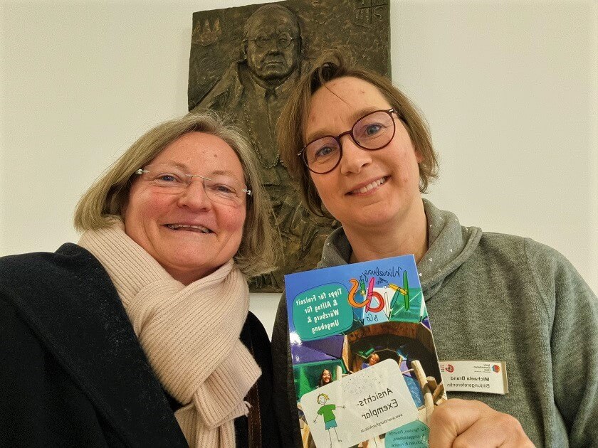 Das Buch 2Würzburg für Kids & Co" als Ansichtsexemplar im Generationen-Zentrum Würzburg