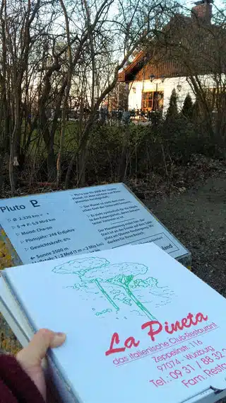 Planetenweg Würzburg Pizza am Pluto