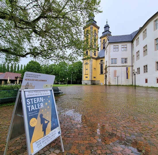 Residenzschloss Mergentheim: Aufsteller im Hof