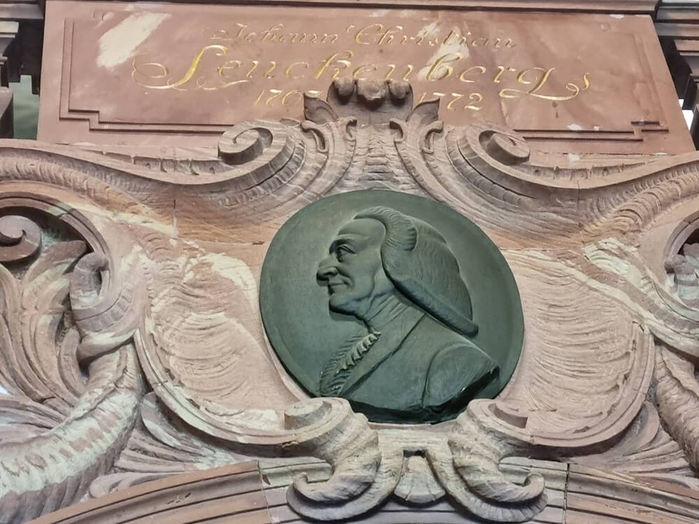 Reliefporträt von Johann Christian Senckenberg, dem Namensgeber des Senckenberg Naturmuseums Frankfurt